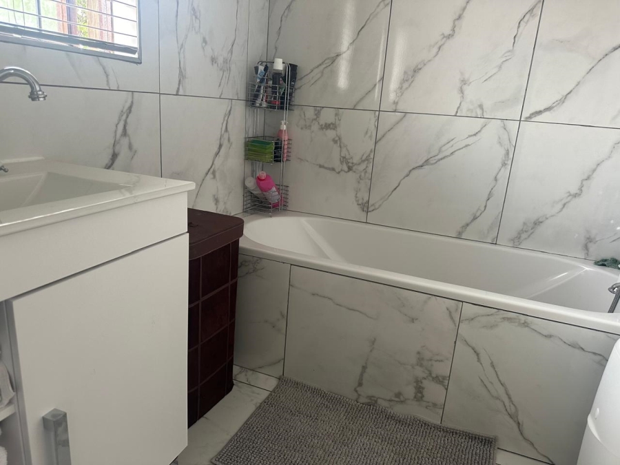 To Let 3 Bedroom Property for Rent in Safari Gardens North West